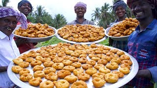 VILLAGE DONUT  Tamil Traditional Snacks Ulunthu Vadai  Cooking Crispy Medu Vada Recipe [upl. by Direj]