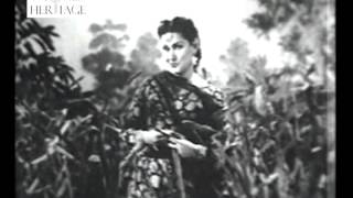 Main Kheton Ka Panchi  Gaon Ki Gori Gaon Ki Gori 1945  Old Bollywood Classical Songs [upl. by Enileoj]